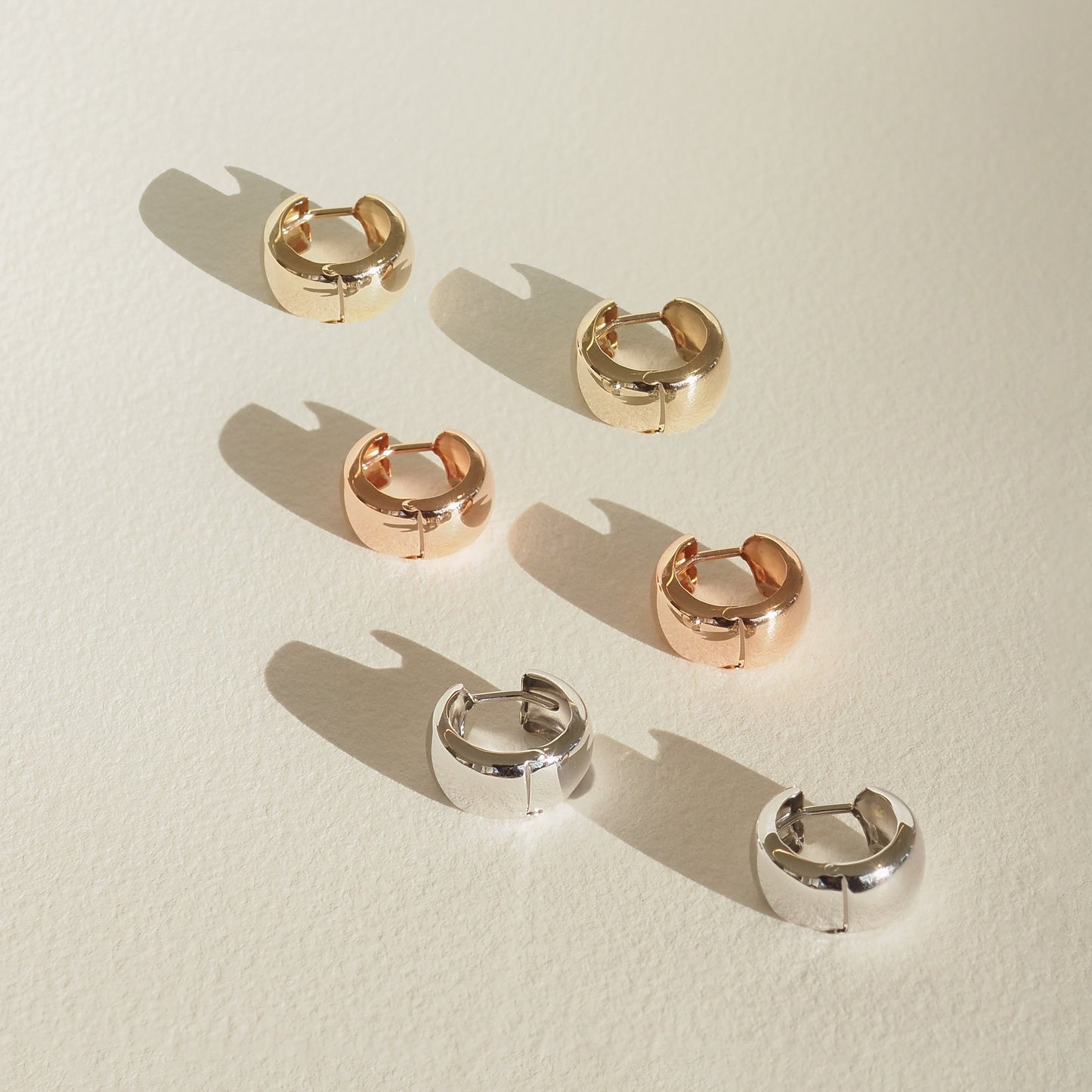 [text overlay: Yellow Gold (top, Rose Gold (middle), White Gold (Bottom)] [text colour: #000000]
