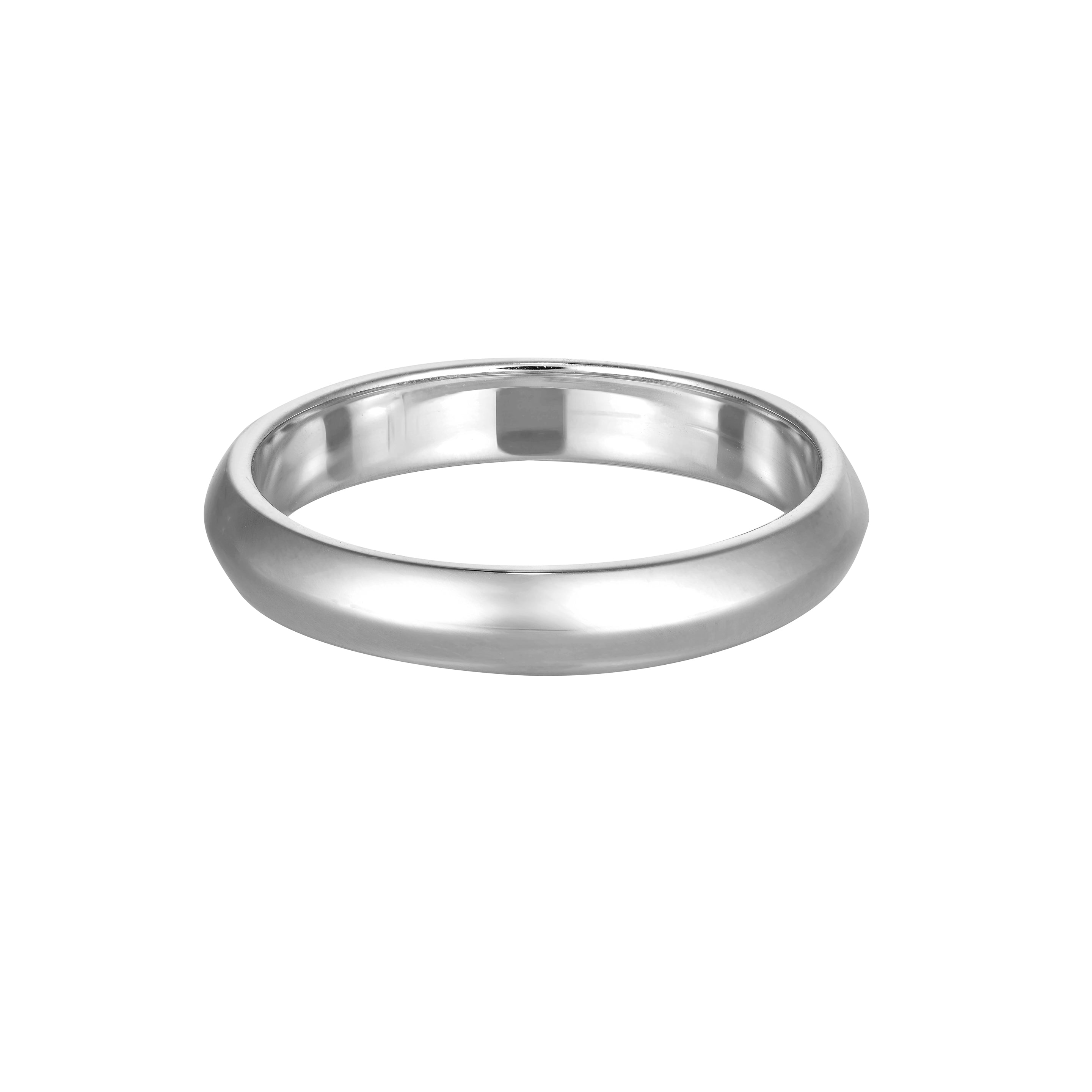 Sleek silver band ring on a white background, showcasing luxury minimalist jewellery design and reflecting high-end craftsmanship.