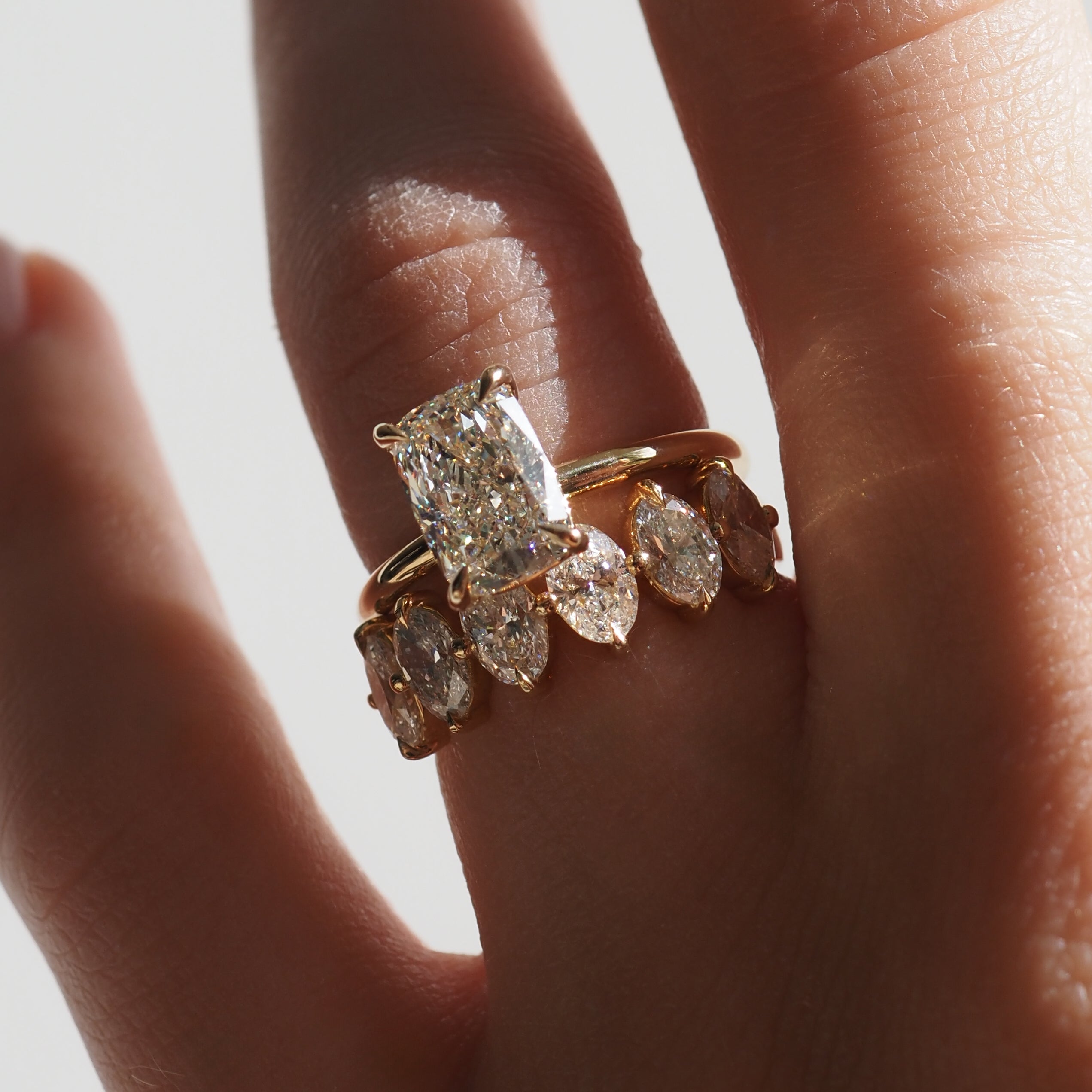 Lena Ring | Oval Claw Set Diamond Ring