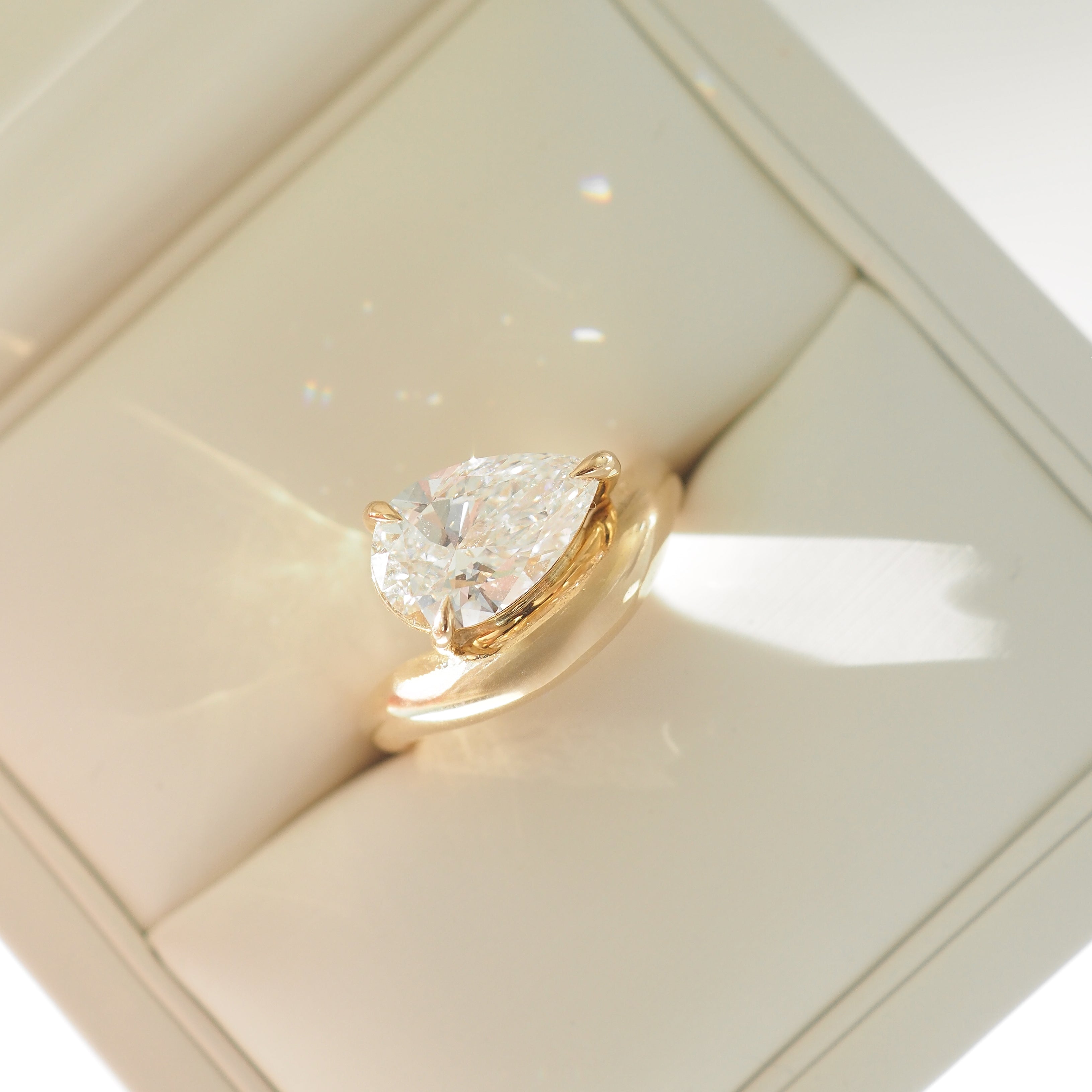 Riva Offset Pear | 2ct Lab-Grown Diamond Ring