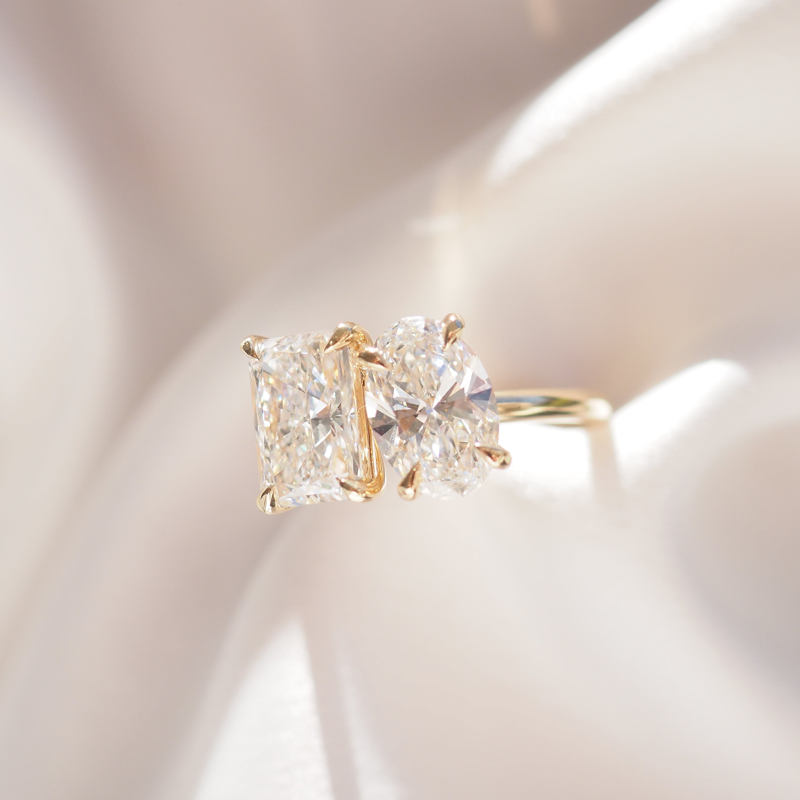 Una | Oval & Radiant Toi et Moi Lab-Grown Diamond Engagement Ring