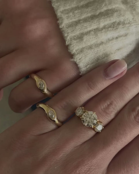 Mini Riva Signet | Oval Lab-Grown Diamond Ring